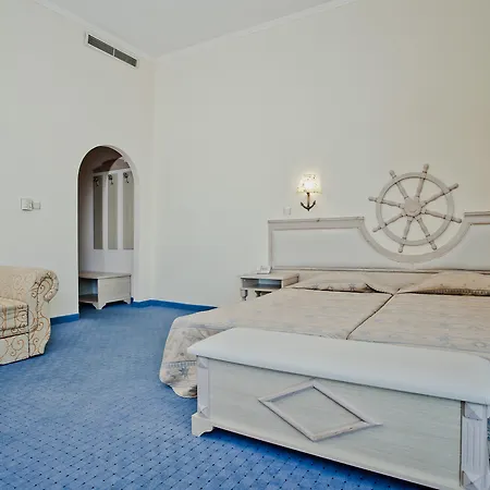 Royal Park Еленіте