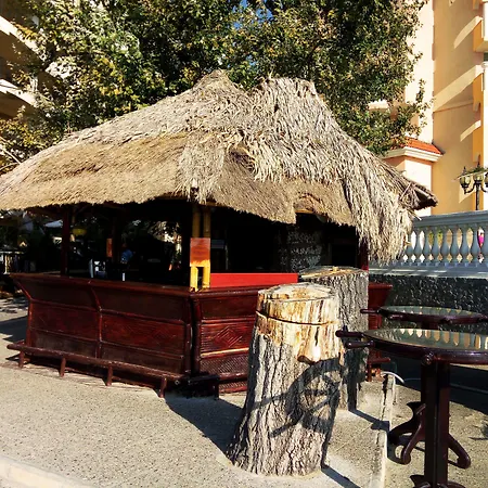 Royal Park Еленіте